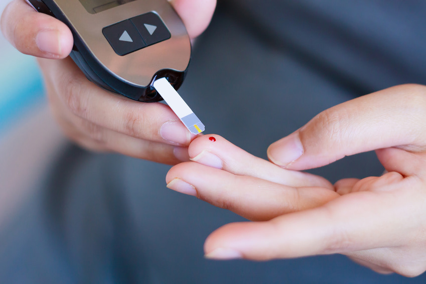 Comment pratiquer l’auto-mesure glycémique ? I كيفية قياس السكر في الدم